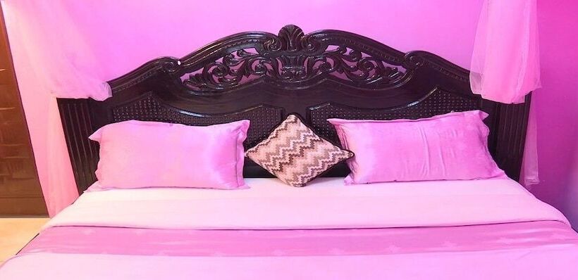 هتل Woodland Resort Kitale