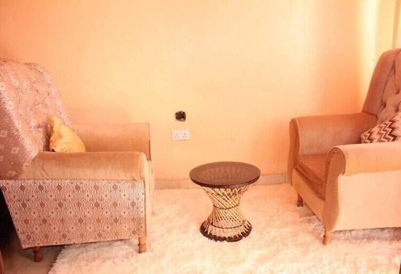 هتل Woodland Resort Kitale