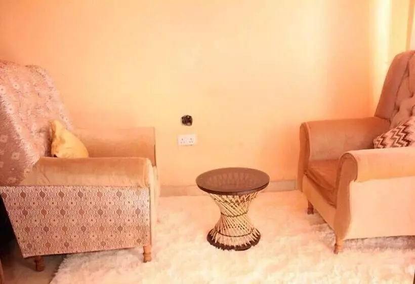 هتل Woodland Resort Kitale