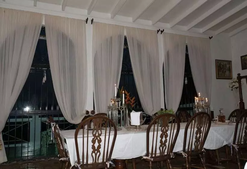 پانسیون Geddes Great House