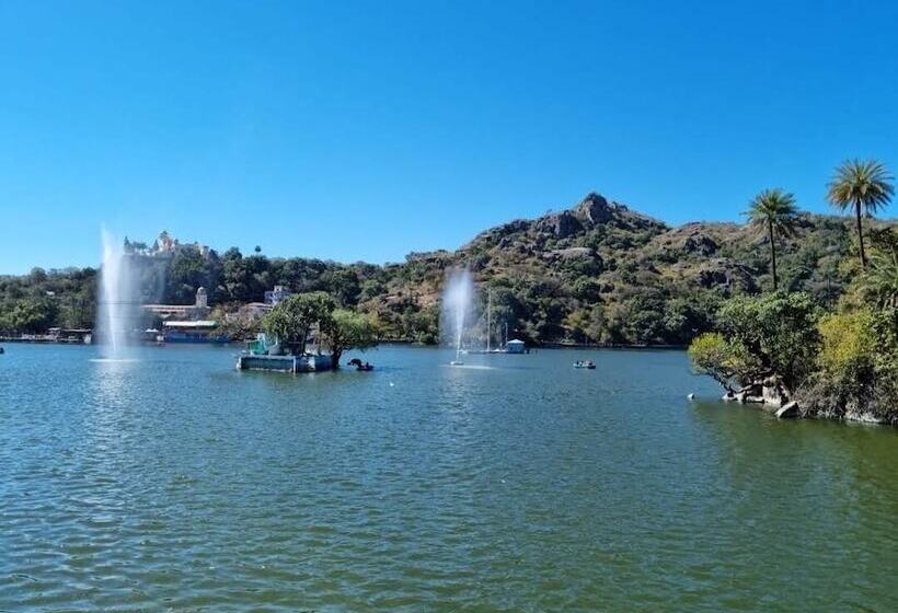 פנסיון Shaleen Elegance Homestay