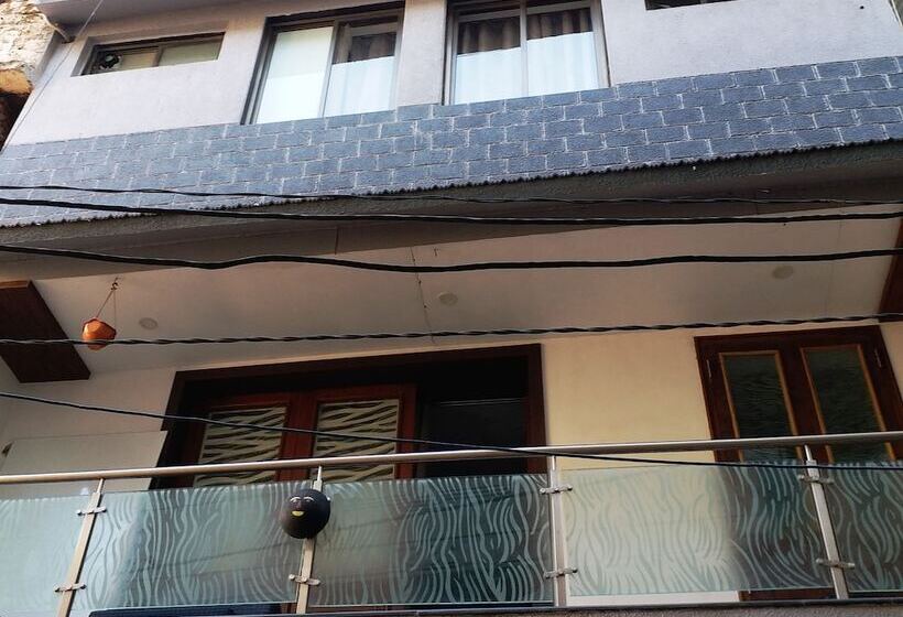 פנסיון Shaleen Elegance Homestay