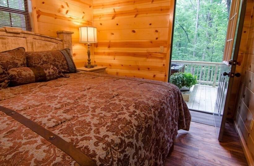 Arabella Cozy Nest With Hot Tub And Fire Pit In The Backyard By Redawning