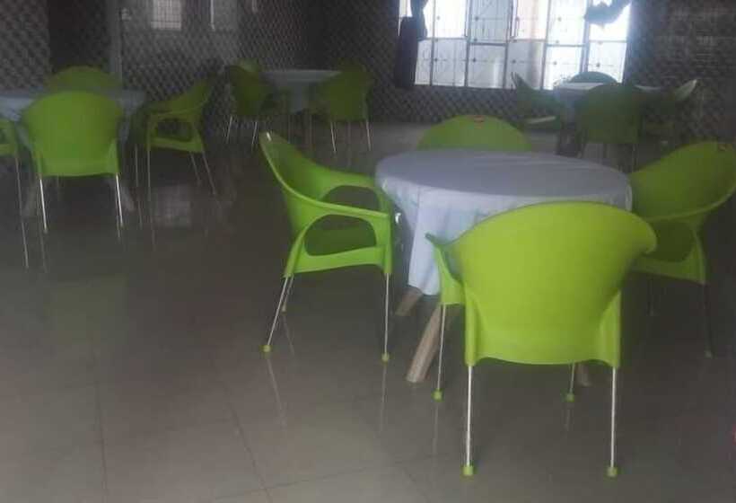 בית מלון כפרי Ades Lodge