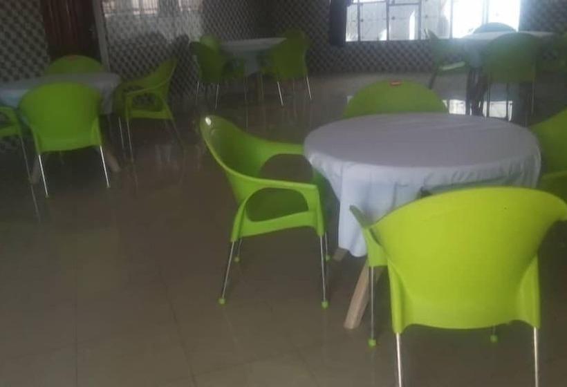 בית מלון כפרי Ades Lodge