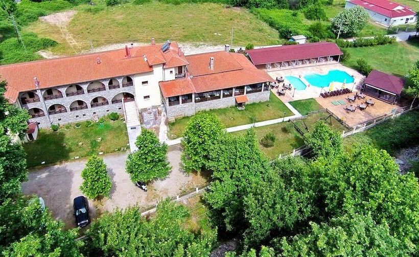 هتل Archontiko Liamas