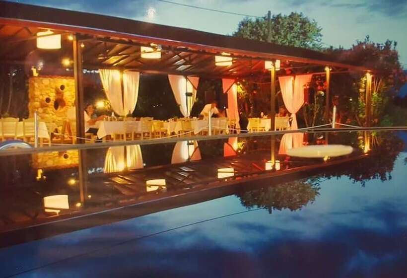 هتل Archontiko Liamas