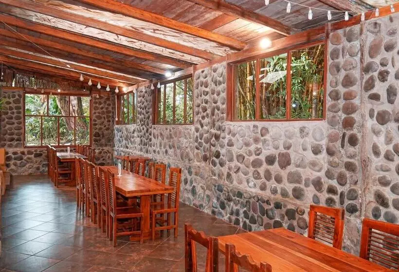ホテル Hosteria El Carmelo De Mindo