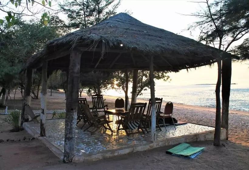 هتل Jerreh Camp Lodge