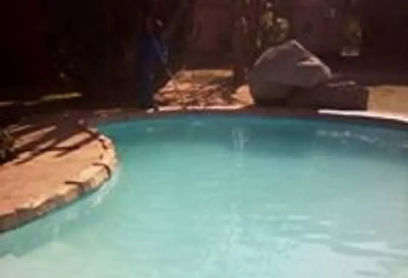 هتل Maria Adams Lodge