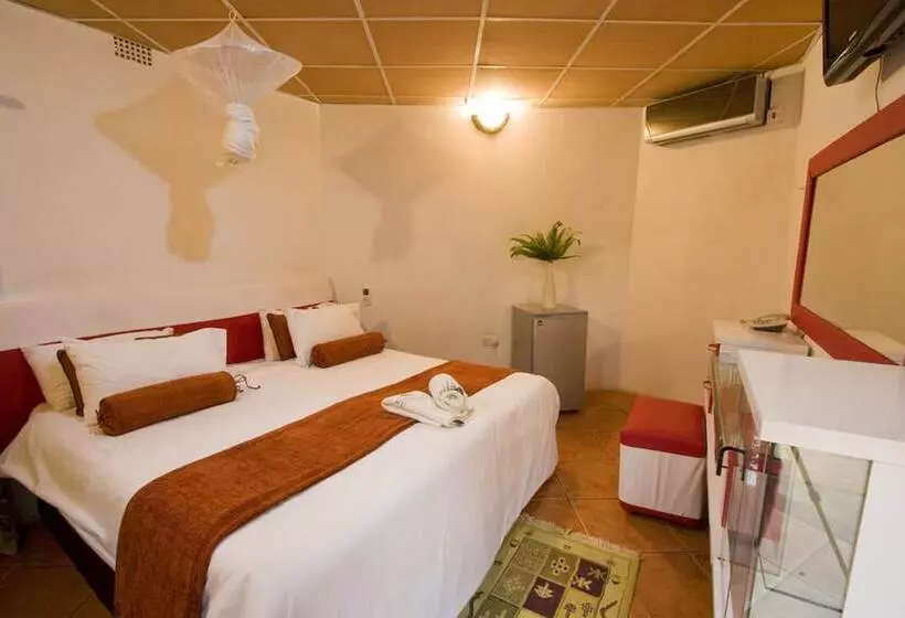 هتل Maria Adams Lodge