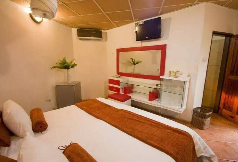 هتل Maria Adams Lodge