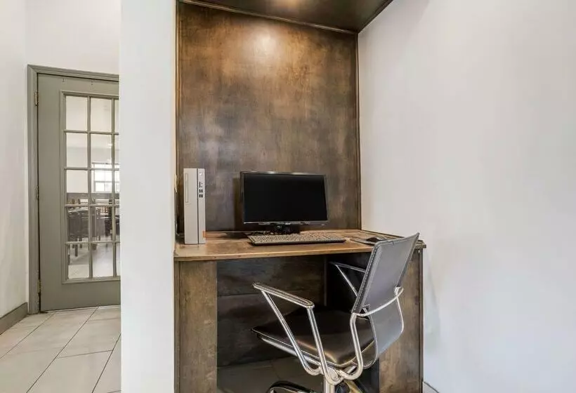 Hotelli Quality Inn And Conference Center