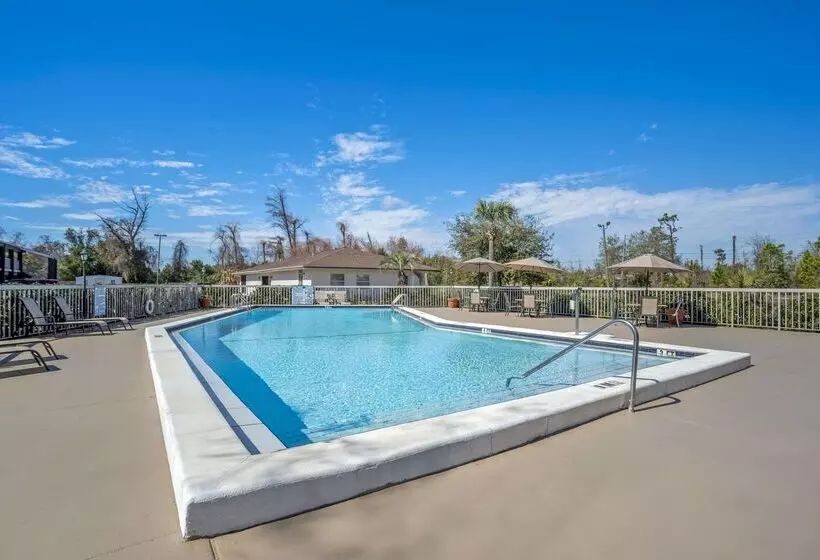 Hotelli Quality Inn And Conference Center