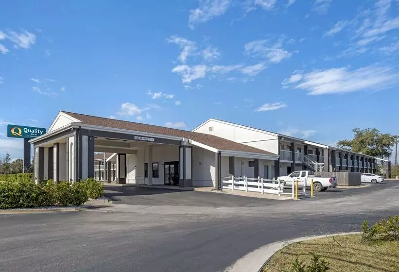 Hotelli Quality Inn And Conference Center