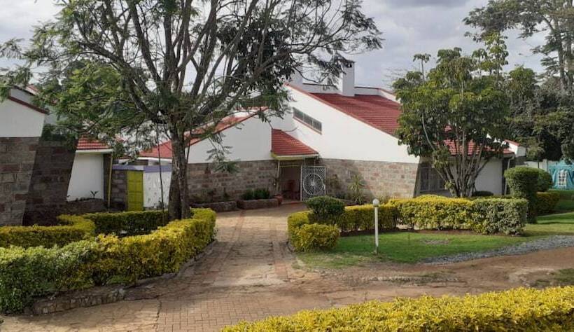 هتل Sosiani Breeze Resort