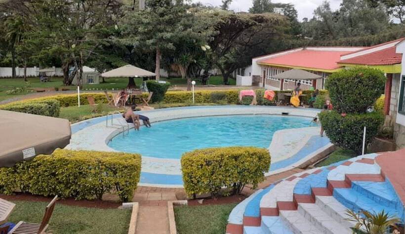 هتل Sosiani Breeze Resort