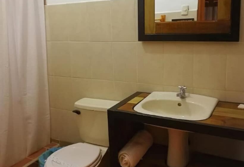 Jardin Cafe Restaurant & Hostel