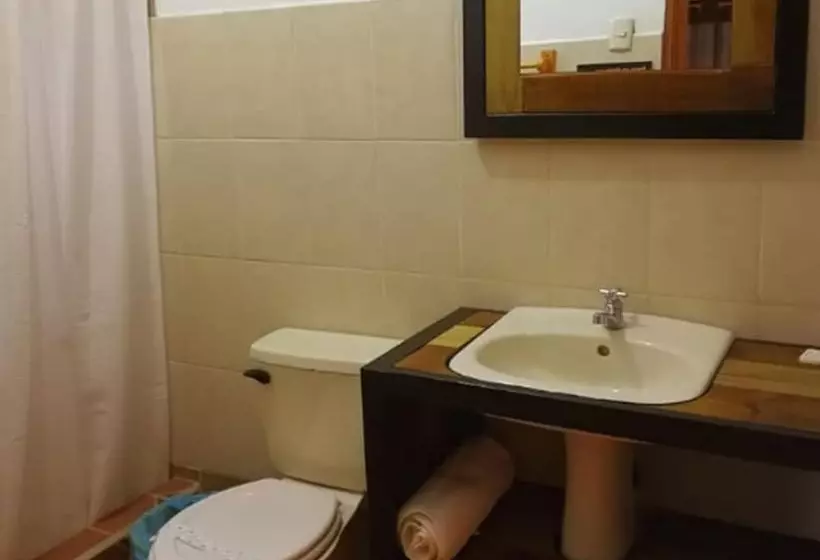 Jardin Cafe Restaurant & Hostel