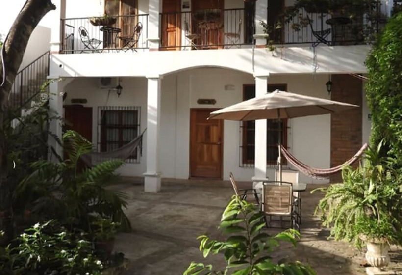 Jardin Cafe Restaurant & Hostel