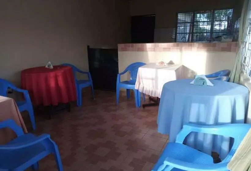 پانسیون Acacia