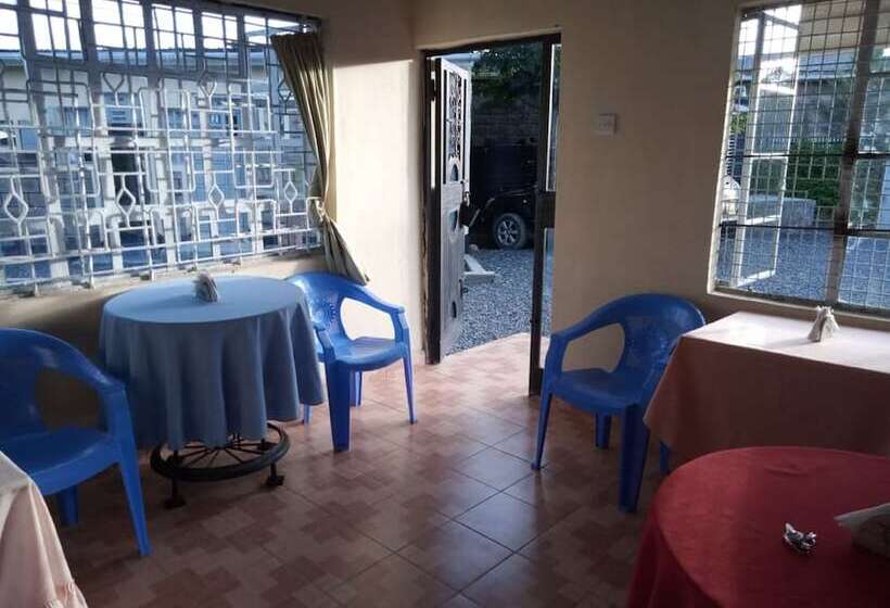 پانسیون Acacia