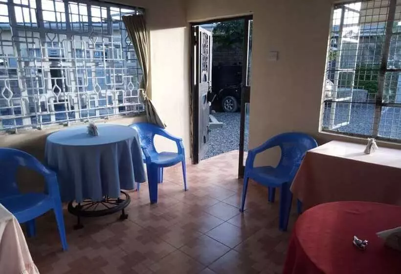 پانسیون Acacia