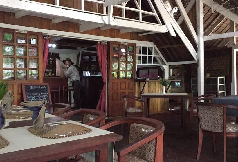 پانسیون Les Acacias Bungalows