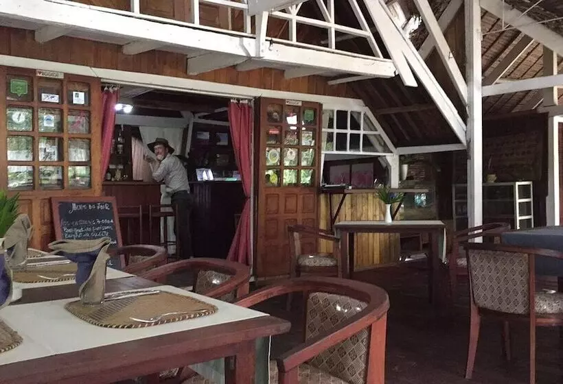 پانسیون Les Acacias Bungalows