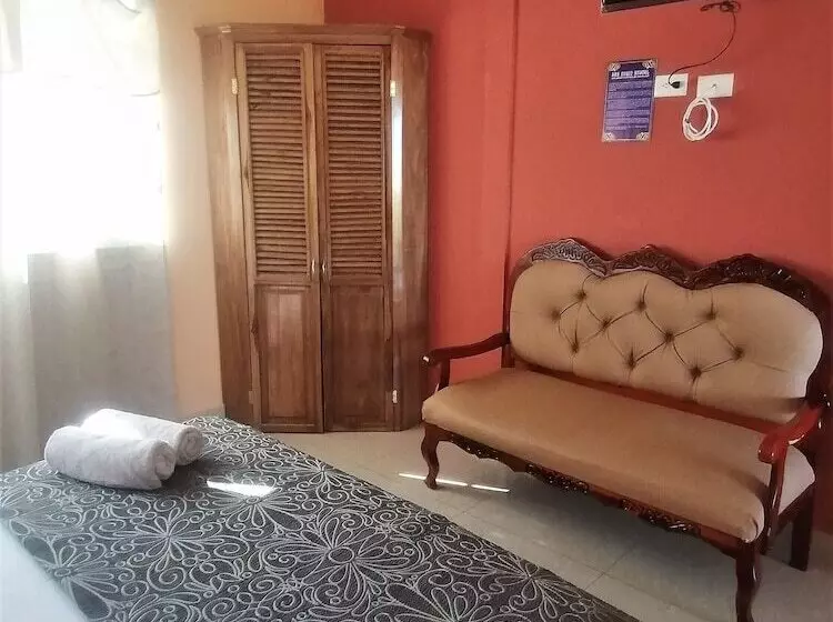 San Roque Hostal