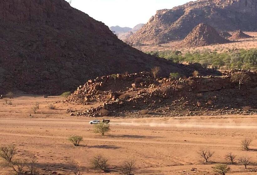 旅馆 Twyfelfontein Tented Camp