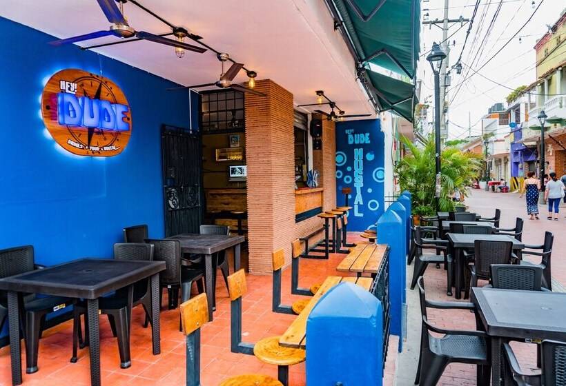 Hey Dude Hostal Bar