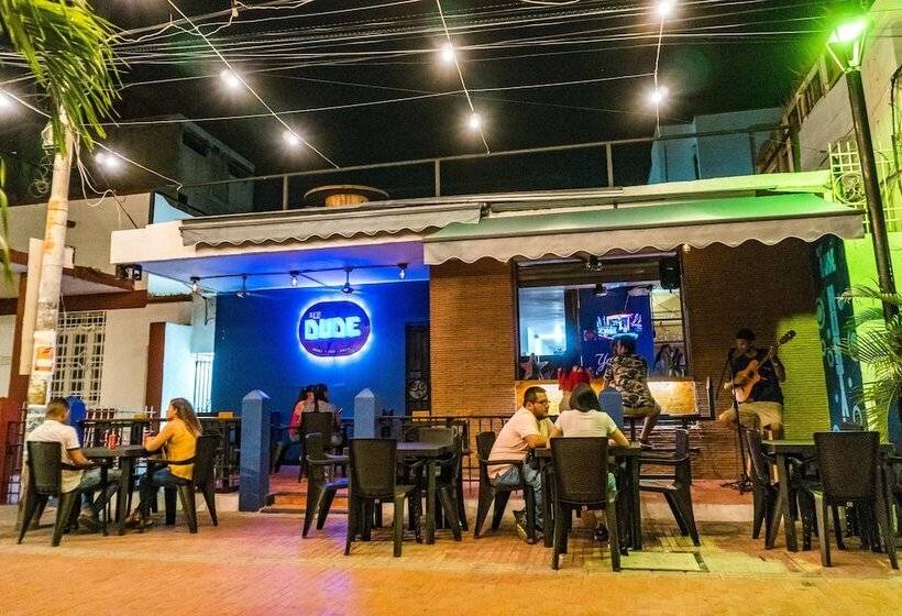 Hey Dude Hostal Bar