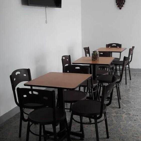 Hostal Canaan   Hostel