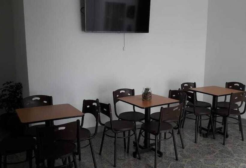 Hostal Canaan   Hostel