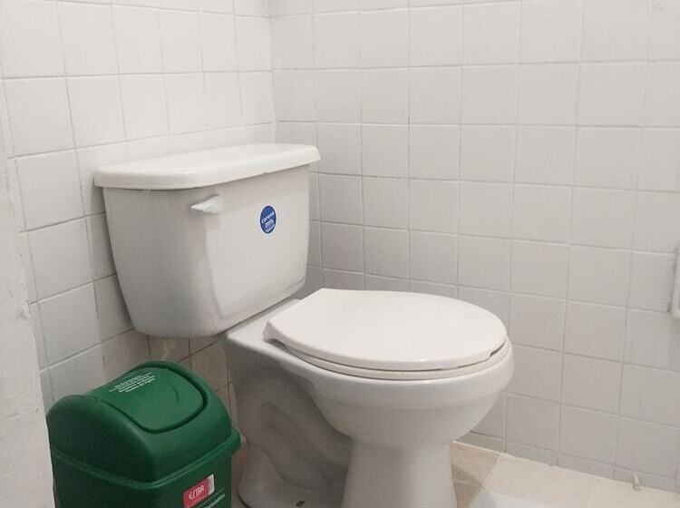 Hostal Canaan   Hostel