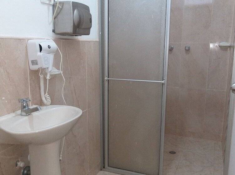 Hostal Canaan   Hostel