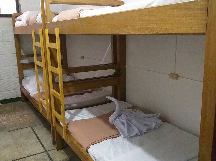 Hostal Canaan   Hostel