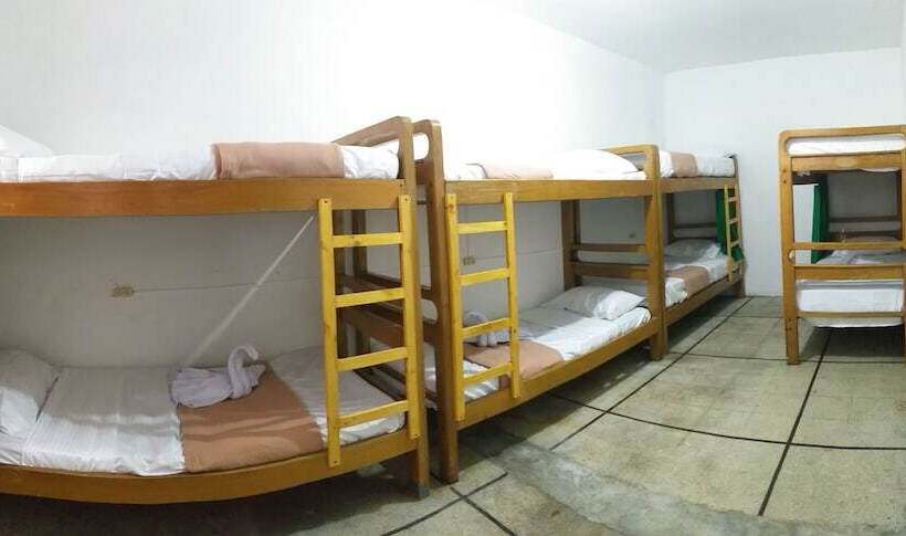 Hostal Canaan   Hostel