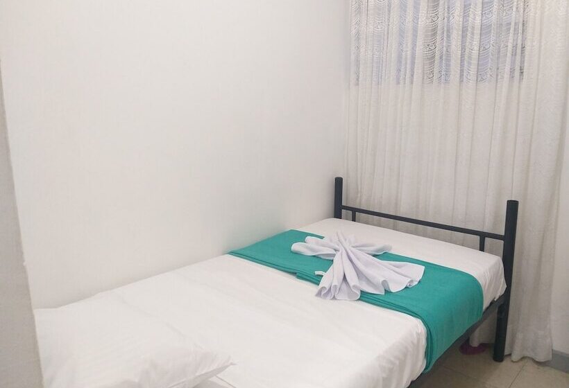 Hostal Canaan   Hostel