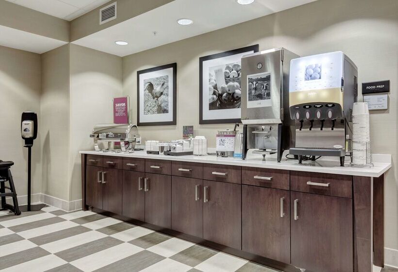 בית מלון כפרי Hampton Inn