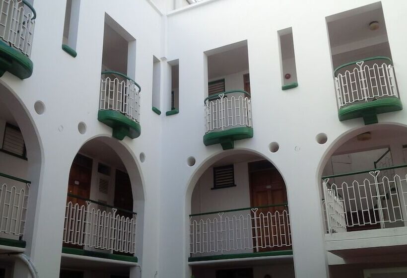 هتل Seacastles Apartments