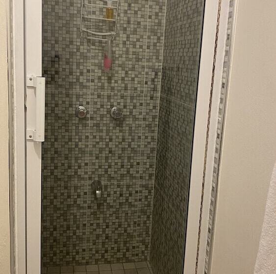 هتل Seacastles Apartments