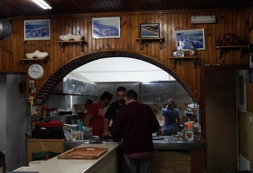 بنسيون Jason Rooms & Studios