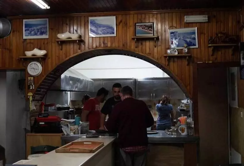 ペンション Jason Rooms & Studios