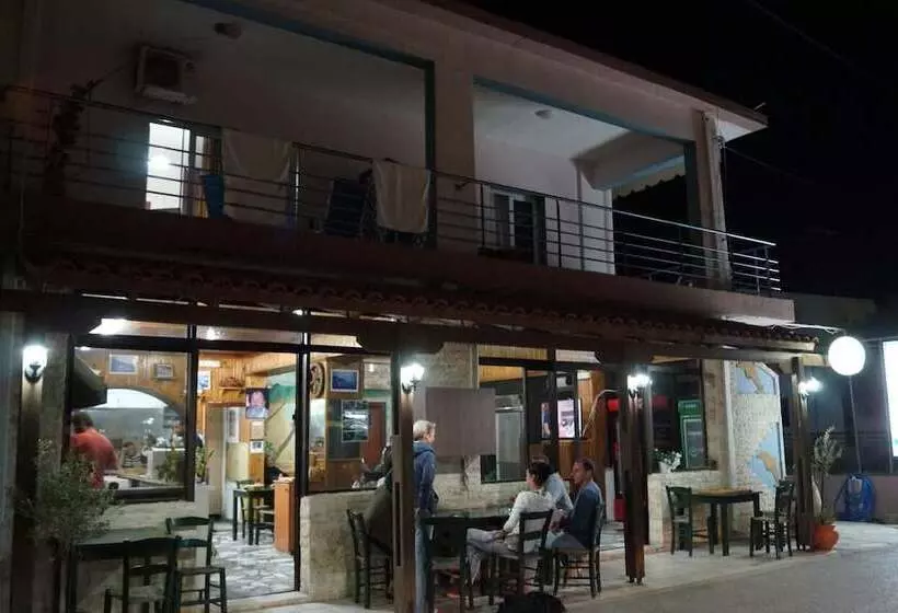 ペンション Jason Rooms & Studios