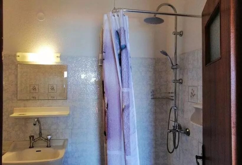 ペンション Jason Rooms & Studios