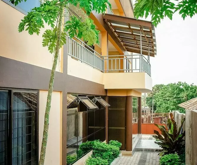 ペンション Msafiri Lodge