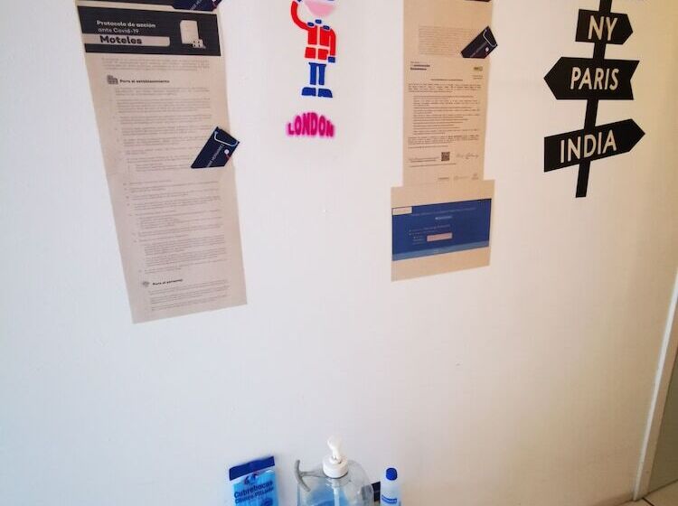 Vela Lounge & Hostel Pv Caters To Male