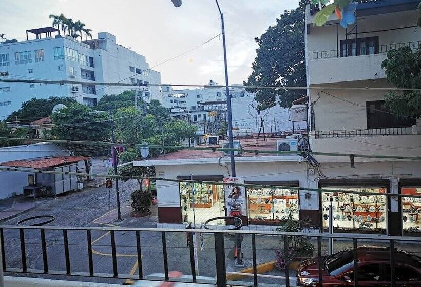 Vela Lounge & Hostel Pv Caters To Male